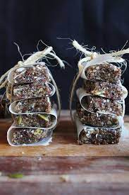 28 Diy Snack Bars And Bites That You Can Eat On The Go Energy Foods Raw Food Recipes Energy Bars Recipe