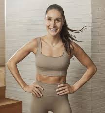 Kayla itsines has become one of the most famous fitness icons of the modern era. Fitnessbattalion Com