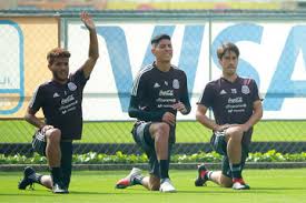Jonathan dos santos is a mexican professional football player who currently plays as a midfielder for major league soccer club la galaxy and the mexico national team. Jonathan Dos Santos Zimbio