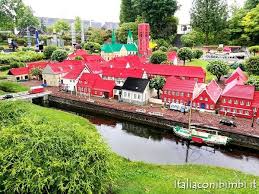 A randers, nello jutland centrale, un progetto messo a punto dallo studio c.f. Pin Su Legoland