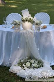 When it comes to wedding flower ideas, you don't have to stick with tradition. Tavolo Sposi Bride Groom Table Bridal Table Wedding Table