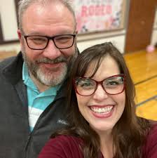 How do I sign up to be a vendor at the Tuacahn Saturday Market?