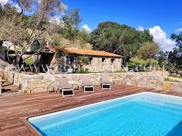 Optez pour une maison de vacances pour votre séjour en corse, l'île mixte où toutes les influences du bassin méditerranéen surviennent encore. Bergerie Avec Piscine Chauffee Porto Vecchio Corse Coins Secrets Location Villa Piscine Villa Corse Locations Vacances