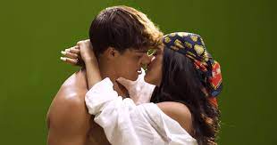 So when fellow sway house member bryce hall decided to play a prank on noah and dixie, fans were expecting something fun. Tiktok S Dixie D Amelio Noah Beck Kiss In Her Be Happy Video