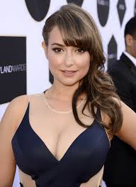 Milana Vayntrub : rpics