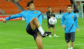Jonathan dos santos ramírez is a mexican professional footballer who plays as a midfielder for major league soccer club la galaxy, whom he c. Nach Kreuzbandriss Im Training