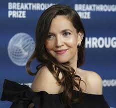 Drew Barrymore: Filmstjernens forhold til faren John Drew, og alkoholismen  som har preget familien.