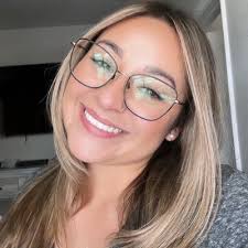 Bella Robles (@iiLove23)