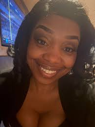 If smiles could heal the world, I give them freely@highlightFollowing