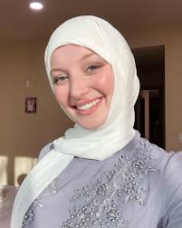 Alina Brown's Instagram, Twitter & Facebook