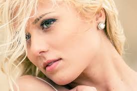 Megan Roos's Instagram, Twitter & Facebook