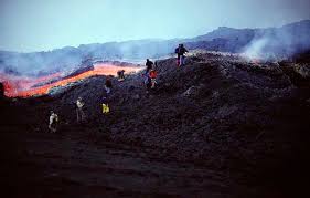 Intuitive fred888: Hawaiians long called cooled lava that hurt your  barefeet to walk on a' a' pronounced "Ah Ah"