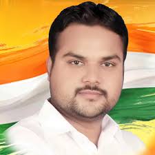 आज सुबह अयोध्या के अंकित मिश्रा जो UPSC परीक्षा उतीर्ण होकर IAS सेवाओं के  लिए चयनित हुए हैं, उनके घर जाकर परिवार को बधाई दिया और सम्मानित किया ...