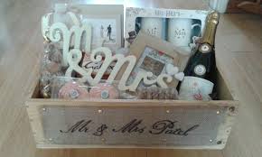 Luxury Wedding Hamper Www Chic Dreams Co Uk Wedding Gift Baskets Bridal Shower Gift Baskets Creative Wedding Gifts
