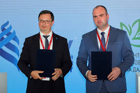 В 1998 году окончил мгу им. Rektor Dvfu Nikita Anisimov Ob Osnovnyh Napravleniyah Sotrudnichestva S Archk Dv