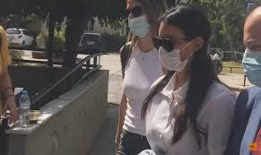 Αρνείται τα πάντα στους αστυνομικούς για την κοκαΐνη το 31χρονο μοντέλο, επιμένει ότι δεν γνωρίζει πώς τα 35. A Q7rnpdggpxm