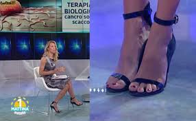 Styling @kriss_vx abito @etro scarpe… Feet Retweet On Twitter Finalmente A Unomattina Una Meritatissima Inquadratura A Miaceran Sempre Di Una Classe Esagerata