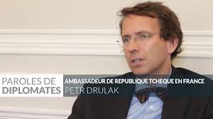 Les titulaires de passeports diplomatiques ou de service (officielle) , ou qui veulent demander le visa de la région administrative spéciale de hongkong ou de macao de la chine, doivent s'adresser directement à l'ambassade ou consulat général de la chine. Petr Drulak Ambassadeur De Republique Tcheque Paroles De Diplomates 3 Youtube