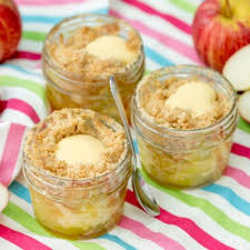 Portable Apple Crumble Jars Portable Apple Crumble Jars With A Custard Core Eat Them Hot Or Cold For Picknick Essen Ideen Apfelstreusel Kostliche Desserts