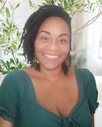 Happy Sunday! 😍😍😍 Holly Robinson Peete shared some Flashback Friday  pictures of herself with former "21 Jump Street " co-star, Johnny Depp. She  wrote that she woke up thinking about him and