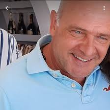 Εύχομαι ολόψυχα σε όλες και όλους, υγεία, Καλά Χριστούγεννα και το 2026 να  είναι για όλους μας ένα έτος γερών θεμελίων για το μέλλον, γεμάτο χαρά και  δημιουργία! Καλές γιορτές στα σπίτια