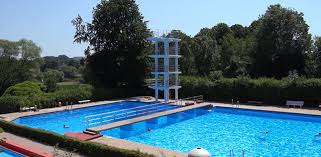 Tod Am Sprungturm Bademeister Und Pachter Sind Schuldig Stimme De