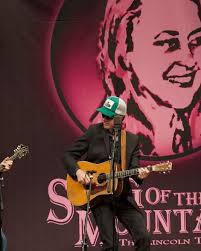 About to start tonight's show at SiriusXM Willie's Roadhouse, taking you up  to Grand Ole Opry broadcast time at 9:00 PM Eastern. I'll be playing music  from Jack Greene, Mel Tillis, Little