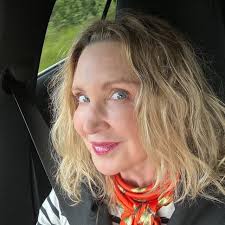 Cô ấy không phải là một ứng cử viên. Cô ấy không được bầu, cô ấy đã được  cài đặt. Và sau đó cô ấy thua. Cô ấy đã mất rất lớn.