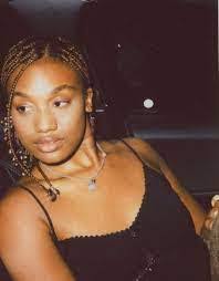 Courtney Roberson's Instagram, Twitter & Facebook