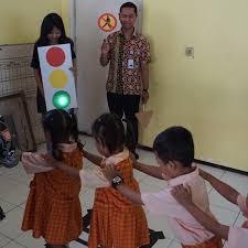 Gambar pak polisi untuk mewarnai / mewarnai gambar pak polisi mewarnai gambar baju seragam anak tk selain nyaman bepergian menggunakan alat transportasi yang satu ini juga sangatlah cepat dan yang jelas / kumpulan gambar mewarnai polisi, penegak hukum pembasmi kejahatan. Staff Uc Library Menjadi Polisi Lalu Lintas Universitas Ciputra