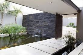 Maison Design Moderne Bassin Carpes Koi Cascade Cote Portillon Koifishponds Modern Pond Pond Design Koi Pond Design