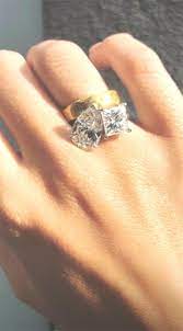 She and her husband hammered their own wedding bands, and she didn't debut her engagement ring until last week on instagram. Emily Ratajkowski S Engagement Ring Photo Via Emily Rata Instagram Stories Celebrityengag Engagement Ring Photos Engagement Rings Celebrity Engagement Rings