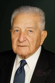 اللي في الصورة ده كان واحد من أوسم الفنانين في تاريخ مـ.ـصر.. اتجوز 10 مرات  بينهم زوجة رأفت الهجان.. واتجوز فنانة جميلة جداً رفـضت تتجوز بعده.. يا تري  مين هو ؟ ومين