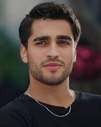 O ator Mert Ramazan Demir irá se alistar para cumprir o serviço militar  obrigatório após o fim da série Yali çapkini "A Escolhida" ele se  apresentará em uma unidade em Iskenderun na