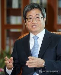 작년 5월 사표를 제출한 임성근 부산고법 부장판사를 상대로 '국회 탄핵' 등을 이유로 사표 수리를 거부했다는 의혹이 제기된 김명수. ì‚¬ë²•ê°œí˜ ì´ëŒ ê¹€ëª…ìˆ˜ ëŒ€ë²•ì›ìž¥ í›„ë³´ìž ë¯¼ì‚¬ ì¸ê¶Œì „ë¬¸ ì§„ë³´ë²•ê´€ ì—°í•©ë‰´ìŠ¤