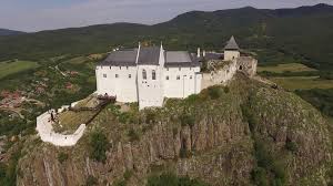 Sátoraljaújhely és környéke rendkívül gazdag történelmi és kulturális nevezességekben, programokban, melyek kitûnõ céljai lehetnek akár egy egész napos. Zempleni Latnivalok Feledhetetlen Elmenyt Nyujtanak Mindorokke