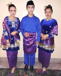 Pakaian tradisional melayu yang dipersembahkan oleh ahli kumpulan seroja biru culture heritage tourism 2019 universiti malaysia kelantan. 7 Ide Sewa Teluk Belanga Baju Kurung Melayu Dijakarta Baju Kurung Perkawinan Sederhana Pengantin India
