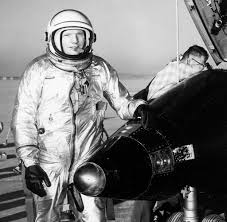 Managed by cmg worldwide, the authorized. Neil Armstrong Kuriose Sammelwut Des Astronauten Bringt Familie Millionen Welt
