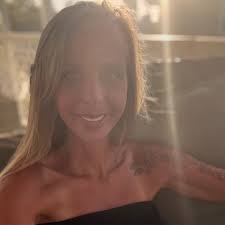 What is it like to live in Tin Can Bay, including food options, fishing,  and other activities?