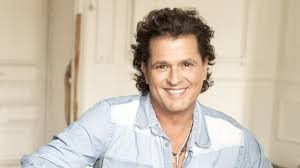 This hearty and alluring vocalist puts a sparkling sheen on the countryside musical traditions of his native colombia. Interview Mit Carlos Vives Viel Europa Im Kolumbianischen Rock