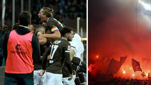 Am millerntor siegte die mannschaft von trainer timo schultz mit 3:2 (1:1) gegen den hsv und übernimmt damit auch die tabellenführung in der 2. St Pauli Siegt Im Derby Gegen Den Hsv Wieder Pyro Zundelei Stern De