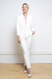 Même si la fameuse robe blanche reste la pièce préférée des futures mariées, de plus en plus de femmes font le choix de se marier en pantalon. Mariage Nos Idees De Looks Pour Se Marier En Pantalon