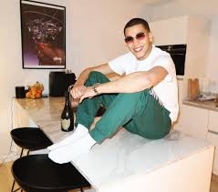 Bilal el mehdi wahib (born in amsterdam, 20 january 1999) is a dutch actor, singer and rapper. Bilal Wahib Photos 3 Of 3 Last Fm