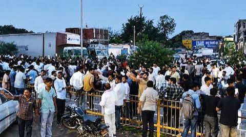 नरोत्तम मिश्रा का टिकट कटने से भड़के समर्थक, महिलाएं सड़क पर लेटीं...ग्वालियर-झांसी मार्ग जाम; जिलाध्यक्ष समेत पूरी कार्यकारिणी ने दिया ...