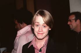 Macaulay culkin and 50 things from his life. Macaulay Culkin Vermogen Des Ehemaligen Kinderstars 2021