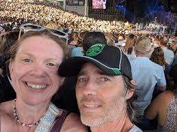 Dave Matthews Band Concert Experiences and Fan Enthusiasm