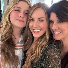 Lisa Riggin's Instagram, Twitter & Facebook