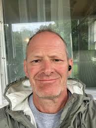 Hey. I'm Andy Looking to meet new friends. I like music bike riding. And  work out at the Y in Chattanooga. Mainly looking to meet a new female  friend but if your