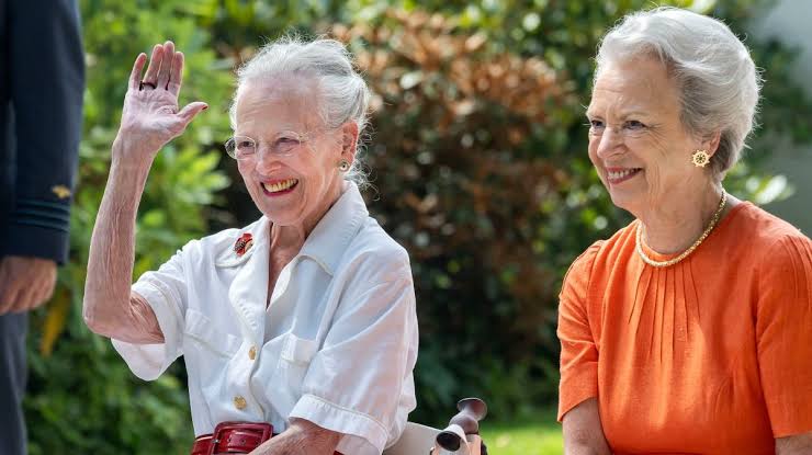 Herlig overraskelse: Pludselig trådte dronning Margrethe og prinsesse  Benedikte ind ad døren | BILLED-BLADET