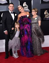Alecia beth moore (born september 8, 1979), known professionally as pink (stylized as p!nk), is an american singer and songwriter. Pink Starportrat News Bilder Gala De